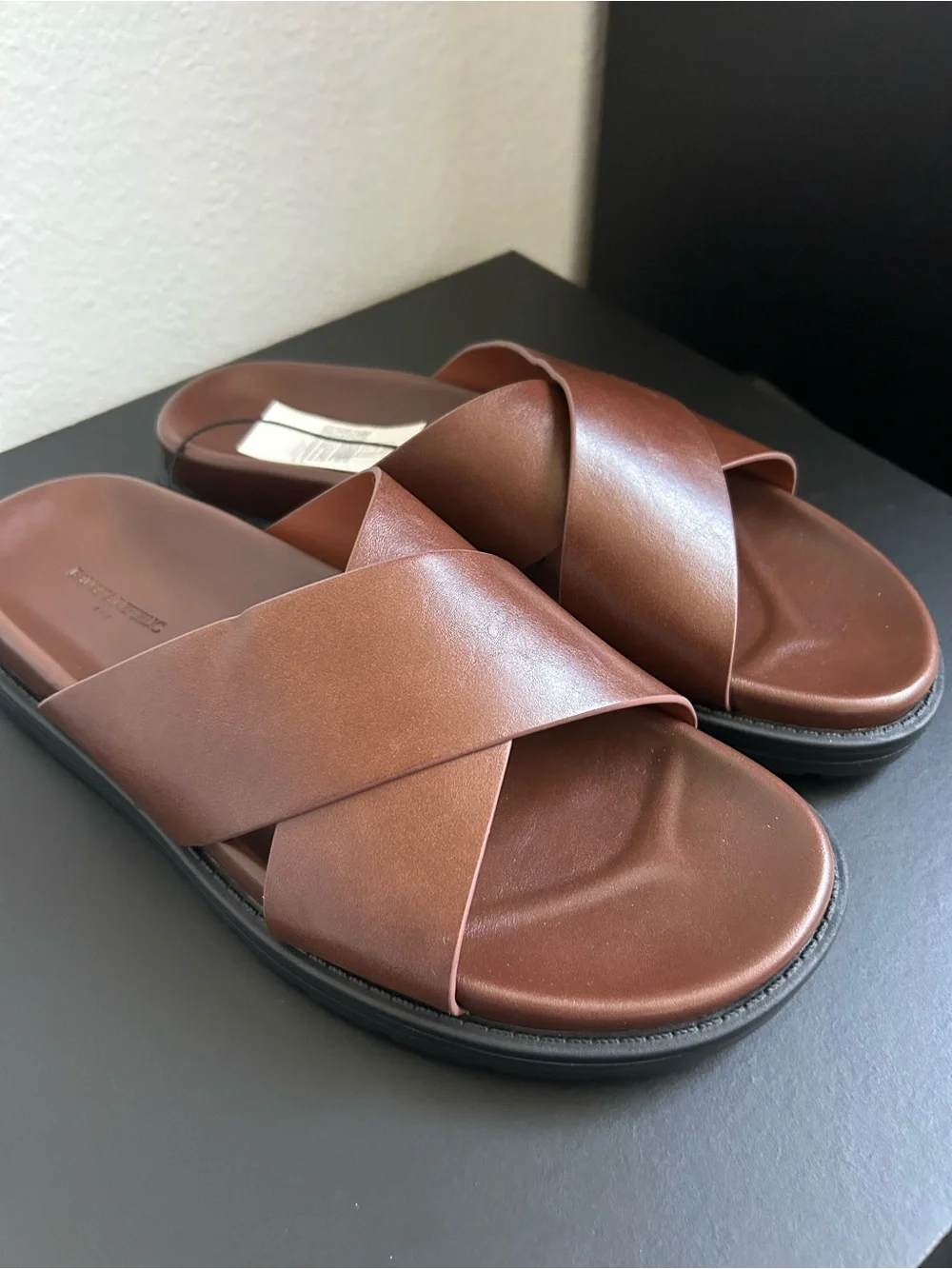 Banana Republic Men’s Vegan Leather Crossover Sandals in Cognac Size 9